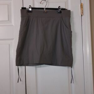 Columbia gray  Anytime Casual  Omni Shield advanced repellency Skort  Sz M NWOT
